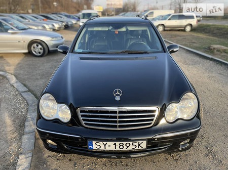 Mercedes-Benz C 220 2006  випуску Ужгород з двигуном 2.2 л дизель універсал автомат за 4450 долл. 