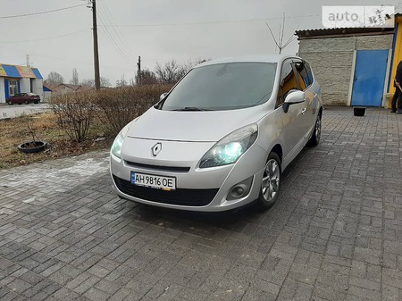 Renault Scenic 2011  випуску Донецьк з двигуном 1.5 л дизель мінівен механіка за 7900 долл. 