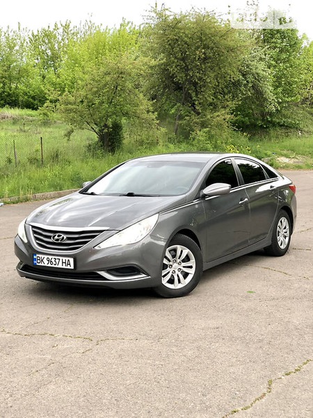 Hyundai Sonata 2011  випуску Рівне з двигуном 2.4 л бензин седан автомат за 8950 долл. 