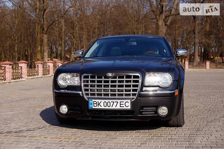 Chrysler 300C 2005  випуску Рівне з двигуном 3 л дизель седан автомат за 12500 долл. 