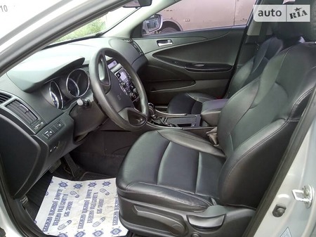 Hyundai Sonata 2012  випуску Луганськ з двигуном 2 л газ седан автомат за 9000 долл. 