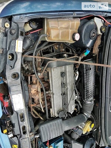 Ford Mondeo 1993  випуску Одеса з двигуном 1.6 л бензин седан механіка за 1700 долл. 