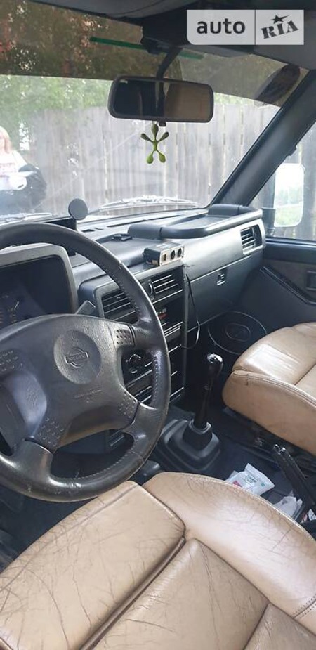 Nissan Patrol 1991  випуску Чернівці з двигуном 2.8 л дизель позашляховик механіка за 6500 долл. 