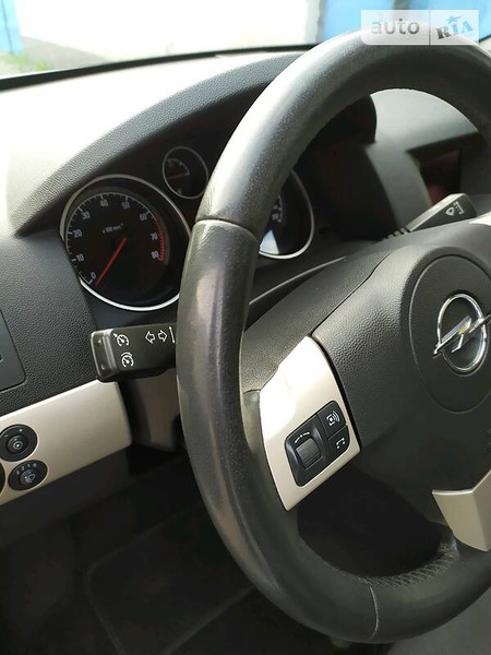Opel Astra 2008  випуску Луганськ з двигуном 1.6 л  універсал механіка за 6300 долл. 