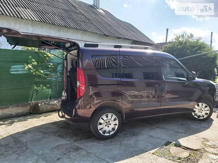 Fiat Doblo 2010  випуску Миколаїв з двигуном 1.3 л дизель універсал механіка за 7700 долл. 