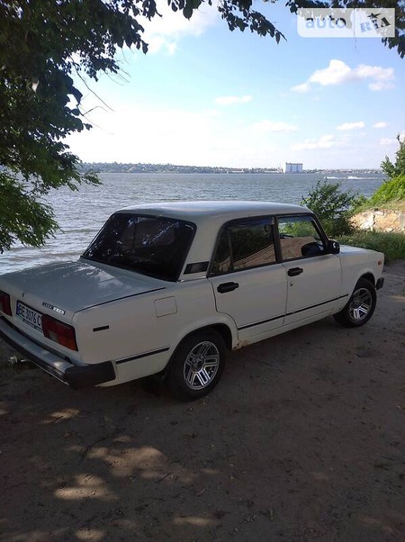 Lada 2105 1994  випуску Миколаїв з двигуном 1.2 л  седан механіка за 1700 долл. 