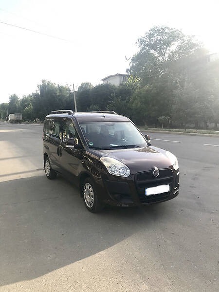 Fiat Doblo 2010  випуску Хмельницький з двигуном 1.4 л  мінівен механіка за 8000 долл. 