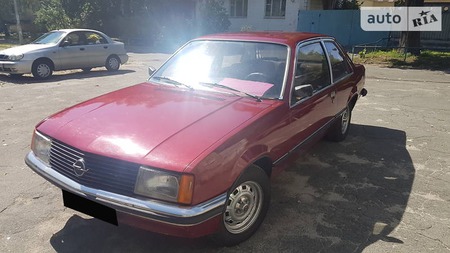 Opel Rekord 1979  випуску Київ з двигуном 2 л бензин седан механіка за 1388 долл. 