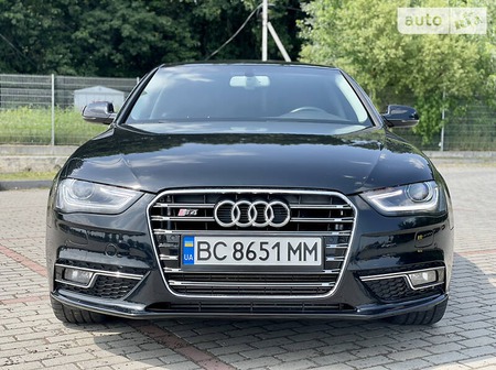 Audi A4 Limousine 2014  випуску Львів з двигуном 2 л бензин седан автомат за 15900 долл. 