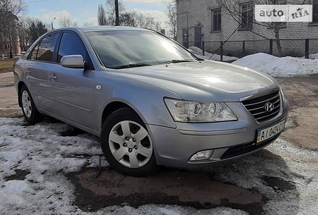 Hyundai Sonata 2009  випуску Київ з двигуном 2 л бензин седан механіка за 7950 долл. 