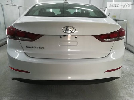 Hyundai Elantra 2018  випуску Миколаїв з двигуном 2 л бензин седан автомат за 13000 долл. 