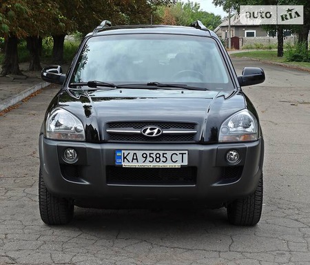 Hyundai Tucson 2007  випуску Дніпро з двигуном 2 л бензин позашляховик автомат за 10900 долл. 