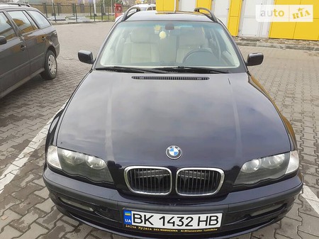 BMW 318 2000  випуску Рівне з двигуном 1.9 л бензин універсал механіка за 6000 долл. 