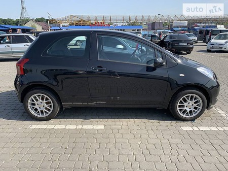 Toyota Yaris 2006  випуску Чернівці з двигуном 2.3 л бензин хэтчбек механіка за 5250 долл. 