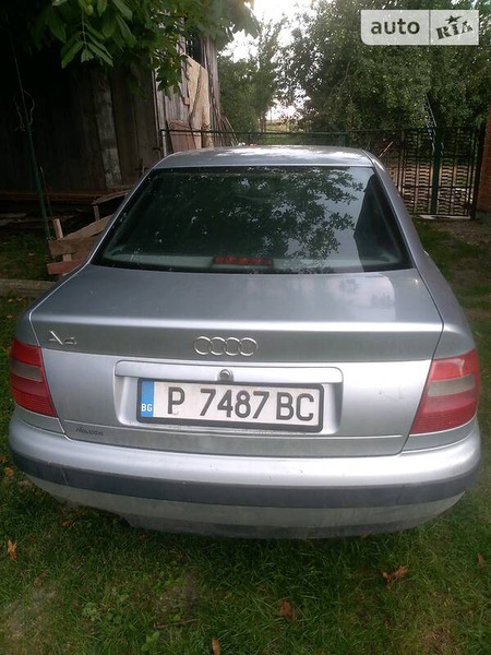 Audi A4 Limousine 1997  випуску Львів з двигуном 1.6 л  седан  за 1100 долл. 