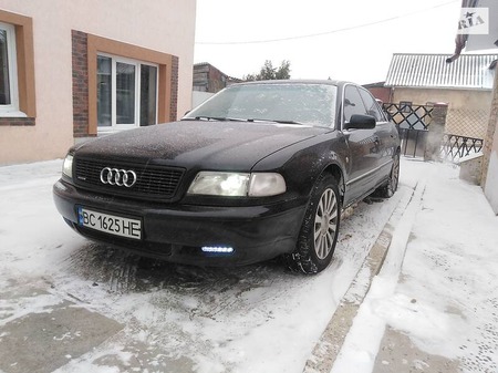 Audi A8 1998  випуску Львів з двигуном 4.2 л  седан автомат за 5500 долл. 