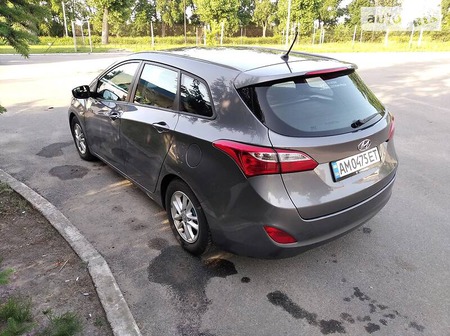 Hyundai i30 2013  випуску Житомир з двигуном 1.6 л бензин універсал механіка за 8000 долл. 