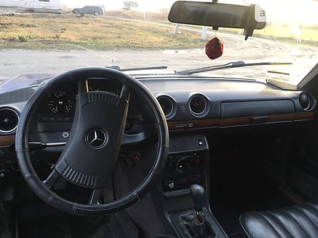 Mercedes-Benz E 300 1978  випуску Луцьк з двигуном 3 л дизель седан механіка за 3400 долл. 