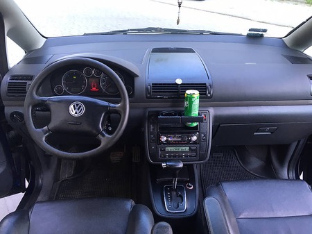 Volkswagen Sharan 2002  випуску Львів з двигуном 1.9 л дизель мінівен автомат за 1900 долл. 