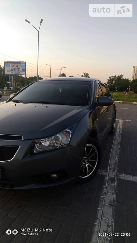 Chevrolet Cruze 2011  випуску Харків з двигуном 1.6 л  седан механіка за 7800 долл. 