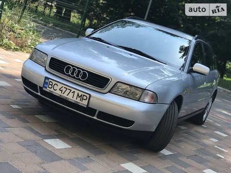 Audi A4 Limousine 1998  випуску Львів з двигуном 1.8 л бензин універсал автомат за 4650 долл. 