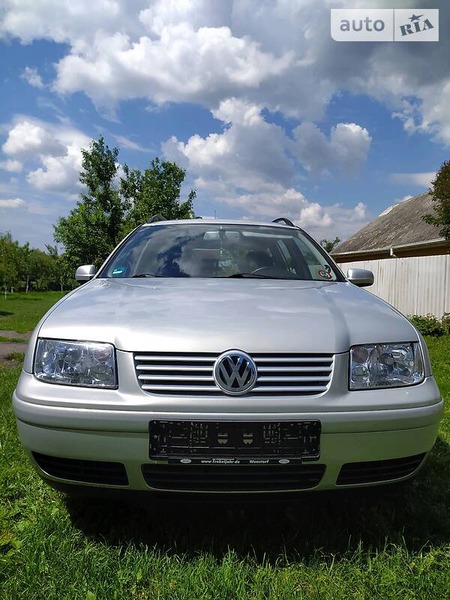 Volkswagen Bora 2000  випуску Хмельницький з двигуном 1.6 л бензин універсал механіка за 4650 долл. 