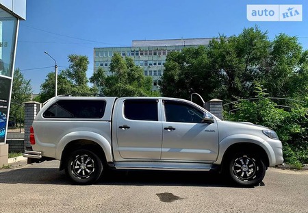 Toyota Hilux 2012  випуску Луганськ з двигуном 2.5 л дизель пікап механіка за 18500 долл. 