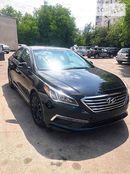 Hyundai Sonata 2015  випуску Вінниця з двигуном 2.4 л бензин седан автомат за 13600 долл. 