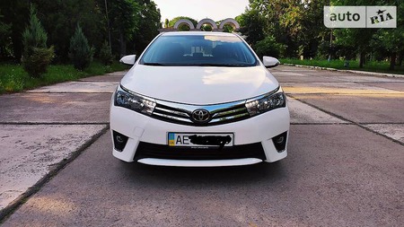 Toyota Corolla 2014  випуску Дніпро з двигуном 1.6 л бензин седан механіка за 11500 долл. 