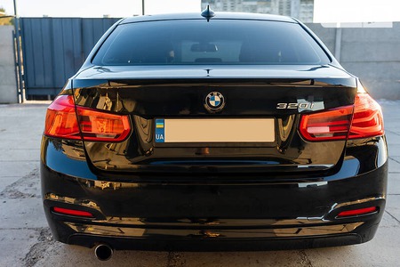BMW 320 2017  випуску Луганськ з двигуном 2 л бензин седан автомат за 16990 долл. 