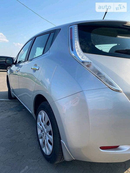 Nissan Leaf 2013  випуску Херсон з двигуном 0 л електро хэтчбек автомат за 8900 долл. 