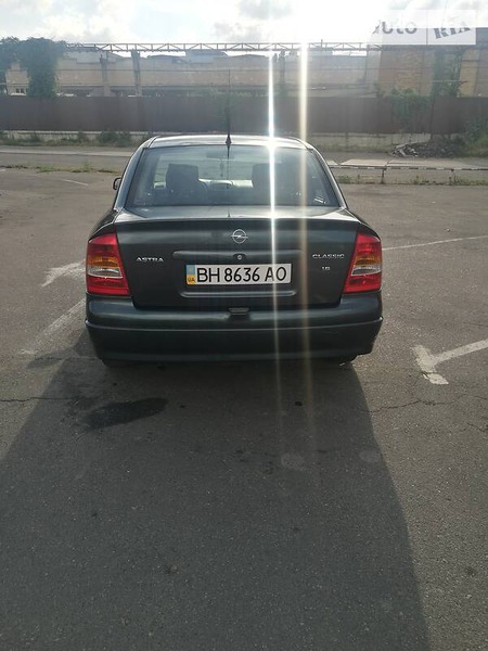 Opel Astra 2005  випуску Одеса з двигуном 1.6 л бензин седан механіка за 4199 долл. 