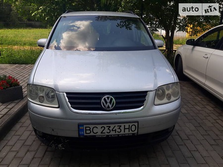 Volkswagen Touran 2004  випуску Львів з двигуном 2 л бензин універсал механіка за 5200 долл. 