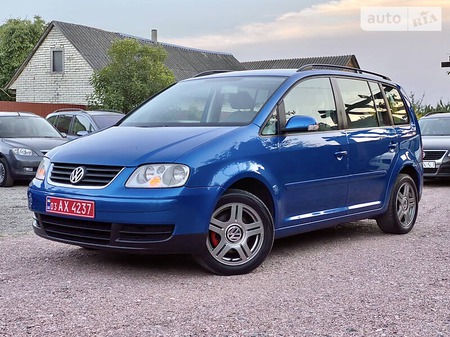 Volkswagen Touran 2004  випуску Луцьк з двигуном 2 л бензин мінівен механіка за 5822 долл. 