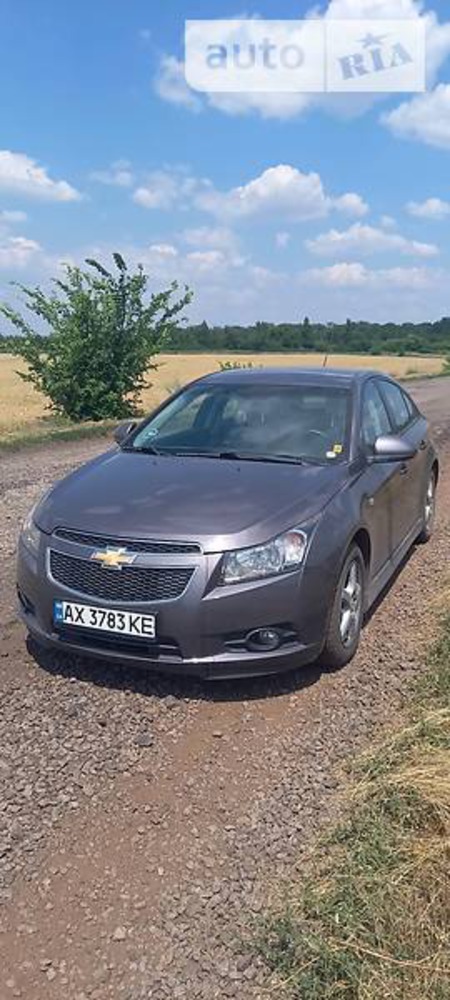 Chevrolet Cruze 2011  випуску Харків з двигуном 1.8 л бензин седан  за 8100 долл. 