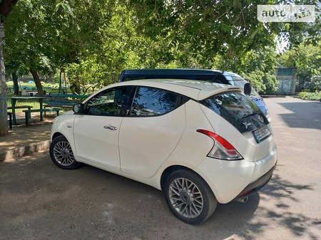 Lancia Ypsilon 2012  випуску Миколаїв з двигуном 0.9 л бензин хэтчбек автомат за 6499 долл. 