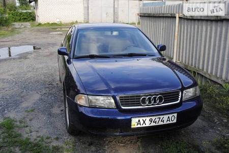 Audi A4 Limousine 1997  випуску Харків з двигуном 1.8 л  седан механіка за 4500 долл. 