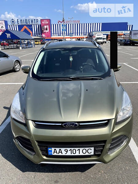 Ford Kuga 2013  випуску Київ з двигуном 1.6 л бензин позашляховик автомат за 15000 долл. 