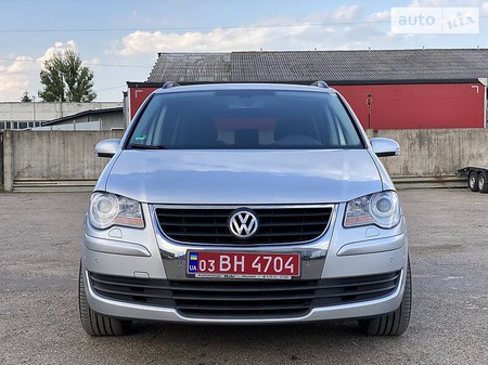 Volkswagen Touran 2007  випуску Луцьк з двигуном 1.9 л дизель універсал механіка за 8800 долл. 