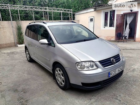 Volkswagen Touran 2004  випуску Одеса з двигуном 1.9 л дизель мінівен автомат за 3300 долл. 