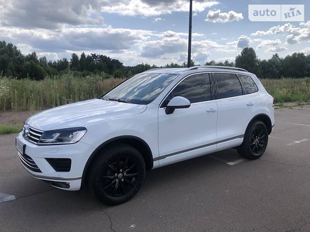 Volkswagen Touareg 2016  випуску Київ з двигуном 3.6 л бензин позашляховик автомат за 30550 долл. 