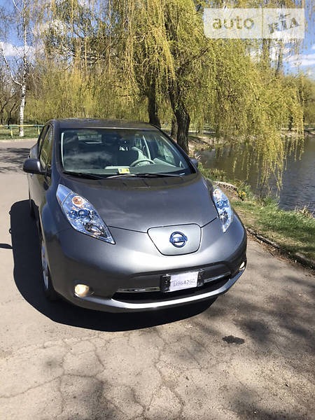 Nissan Leaf 2014  випуску Рівне з двигуном 0 л електро хэтчбек  за 11700 долл. 