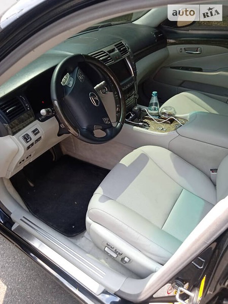 Lexus LS 460 2008  випуску Київ з двигуном 4.6 л бензин седан автомат за 13100 долл. 