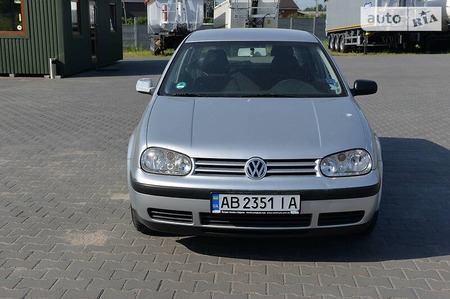 Volkswagen Golf 2002  випуску Київ з двигуном 1.6 л бензин хэтчбек  за 4750 долл. 