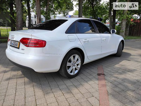 Audi A4 Limousine 2010  випуску Львів з двигуном 2 л  седан автомат за 9700 долл. 