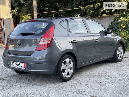 Hyundai i30 2009  випуску Дніпро з двигуном 0 л бензин хэтчбек механіка за 6300 долл. 