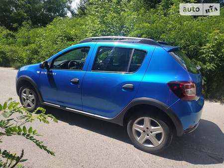 Dacia Sandero Stepway 2012  випуску Луцьк з двигуном 1.5 л дизель хэтчбек механіка за 7400 долл. 