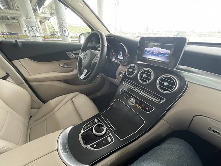 Mercedes-Benz GLC 300 2019  випуску Одеса з двигуном 2 л бензин позашляховик автомат за 39900 долл. 