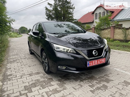 Nissan Leaf 2018  випуску Чернівці з двигуном 0 л електро хэтчбек автомат за 17800 долл. 