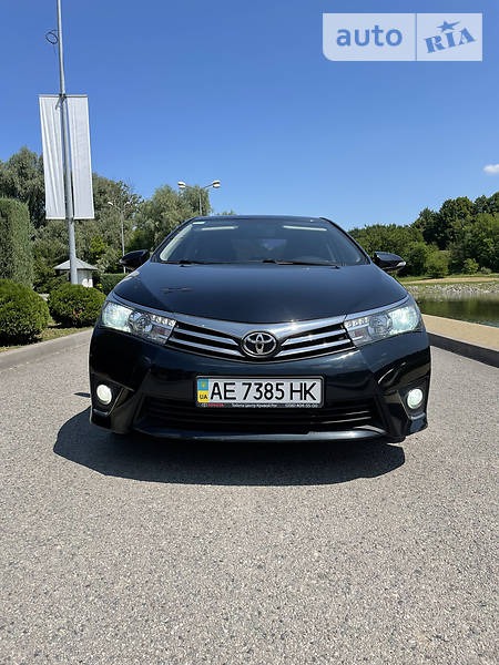 Toyota Corolla 2013  випуску Дніпро з двигуном 1.6 л бензин седан автомат за 13000 долл. 